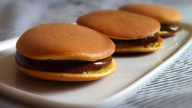 4. Kue dorayaki Doraemon