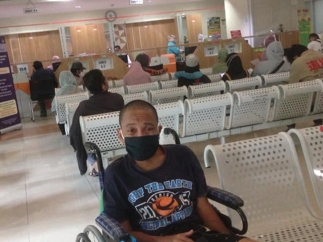 Mari Bantu Kusbandono Bisa Berjalan