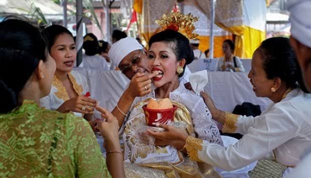 Upacara  Potong Gigi Menjadi Kewajiban Bagi Umat Hindu di BALI